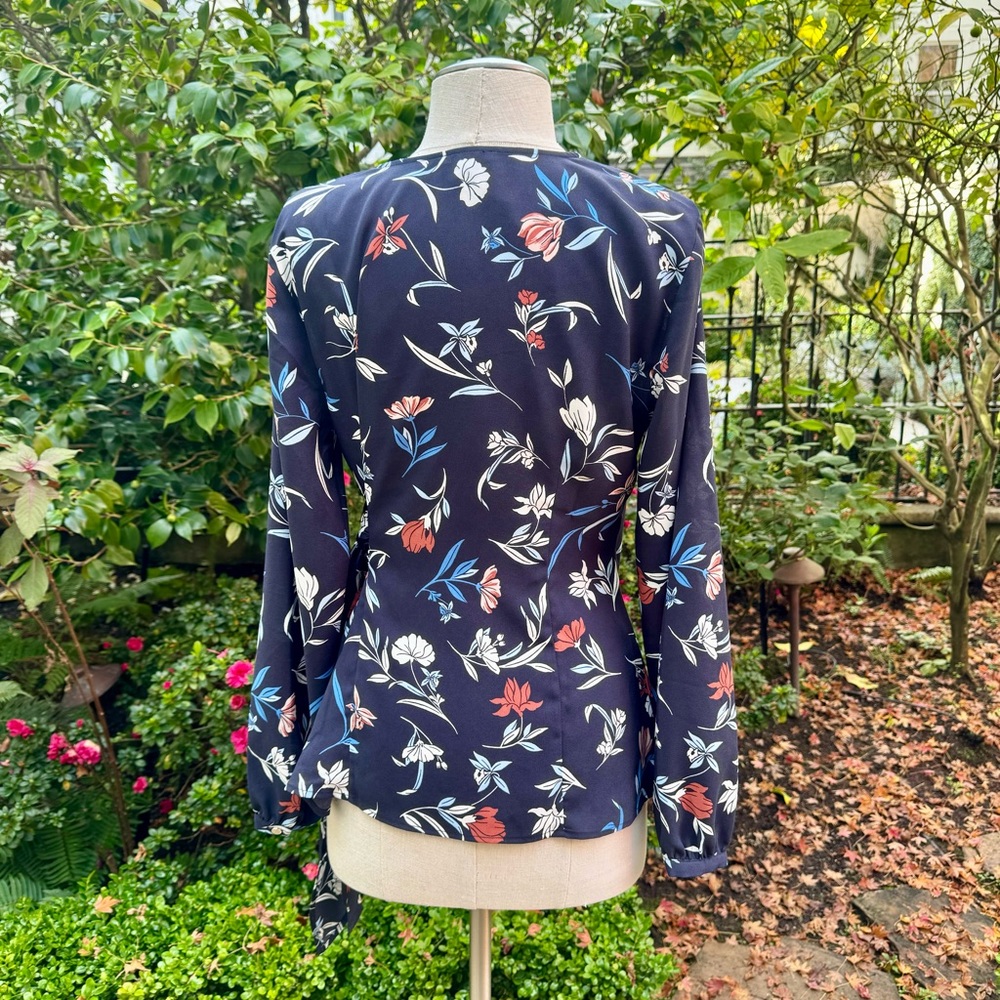 Ann Taylor Floral Belted Wrap Top Sz 2 - Picture 3 of 10